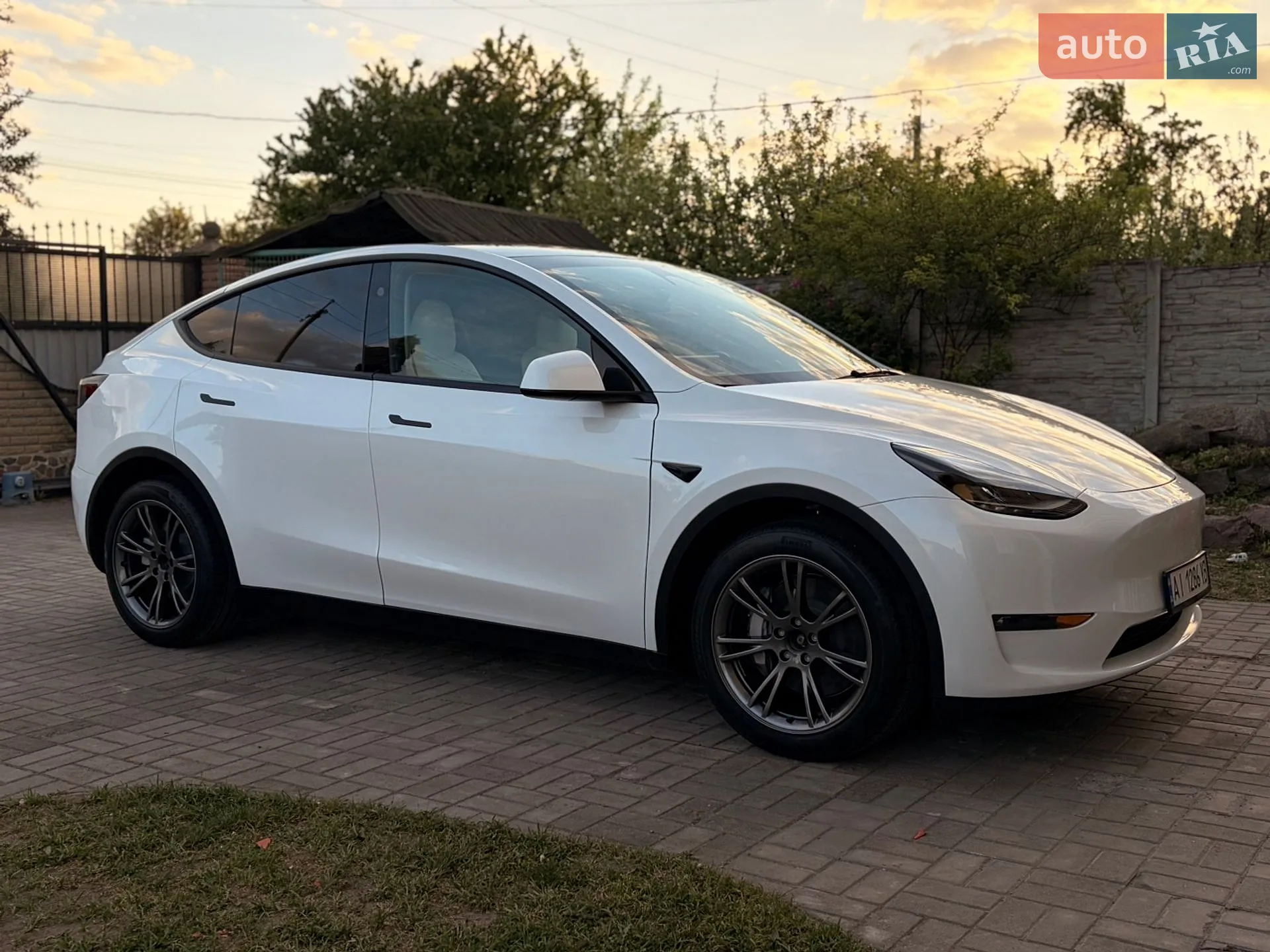 2024 Tesla Model Y - мініатюра 4