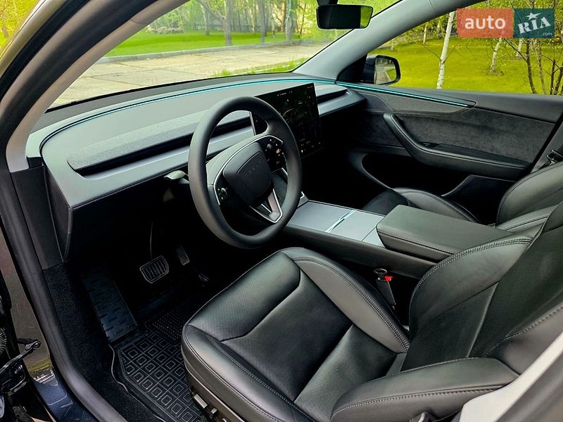 Внедорожник / Кроссовер Tesla Model Y 2025 в Киеве