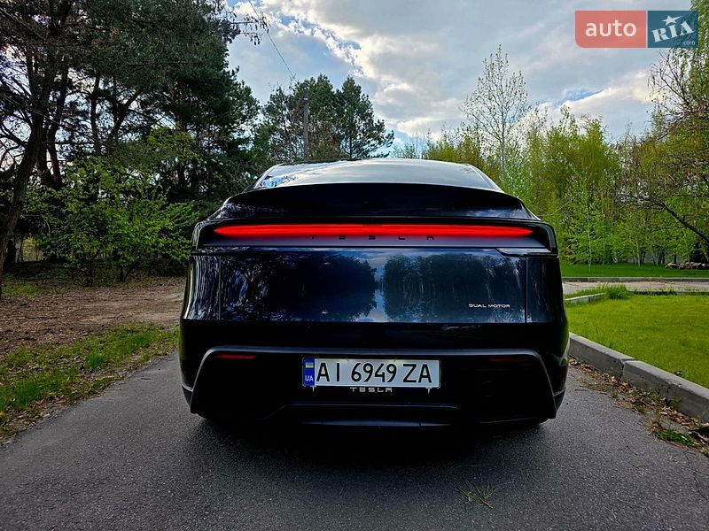 Внедорожник / Кроссовер Tesla Model Y 2025 в Киеве