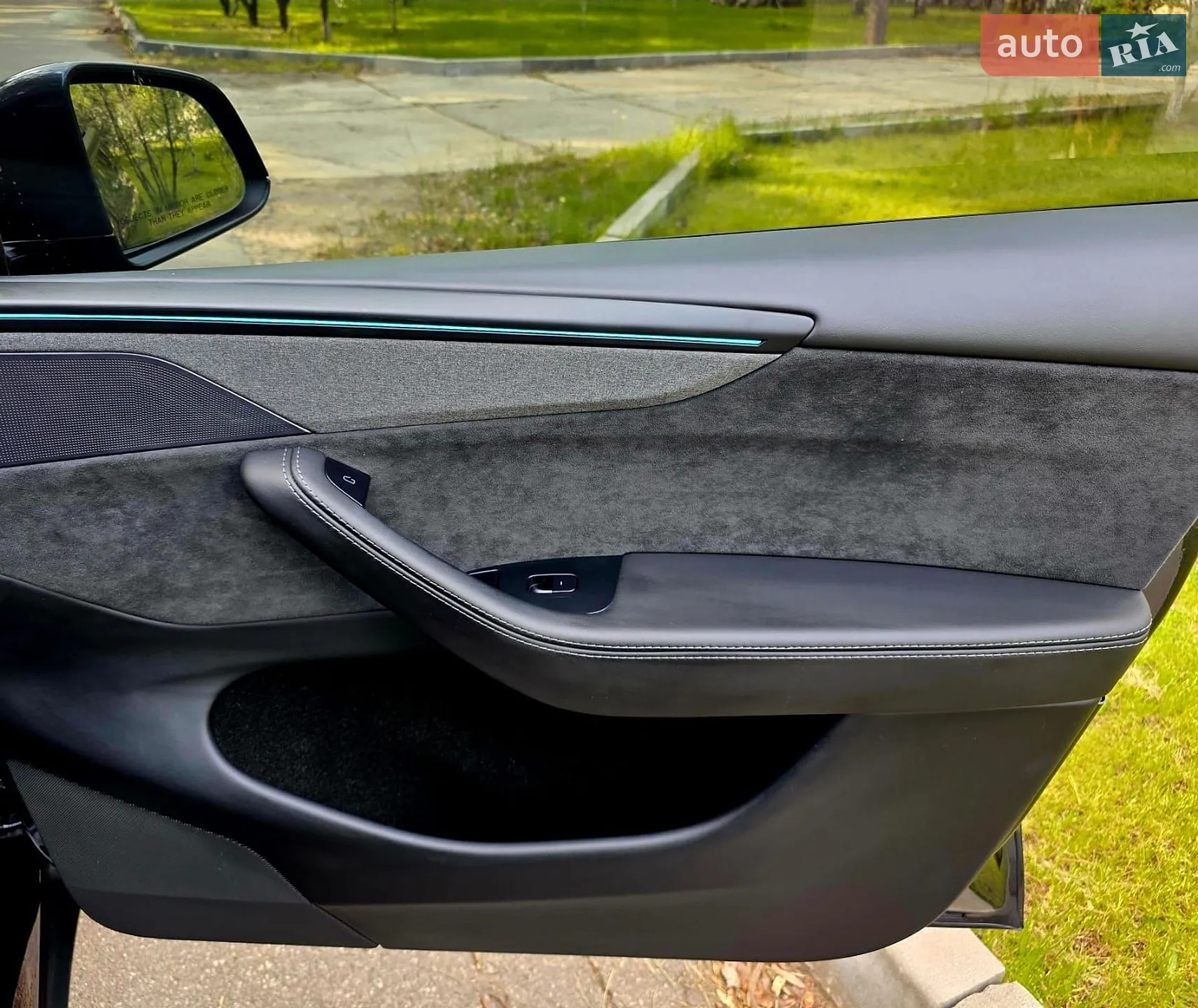 2025 Tesla Model Y - мініатюра 16