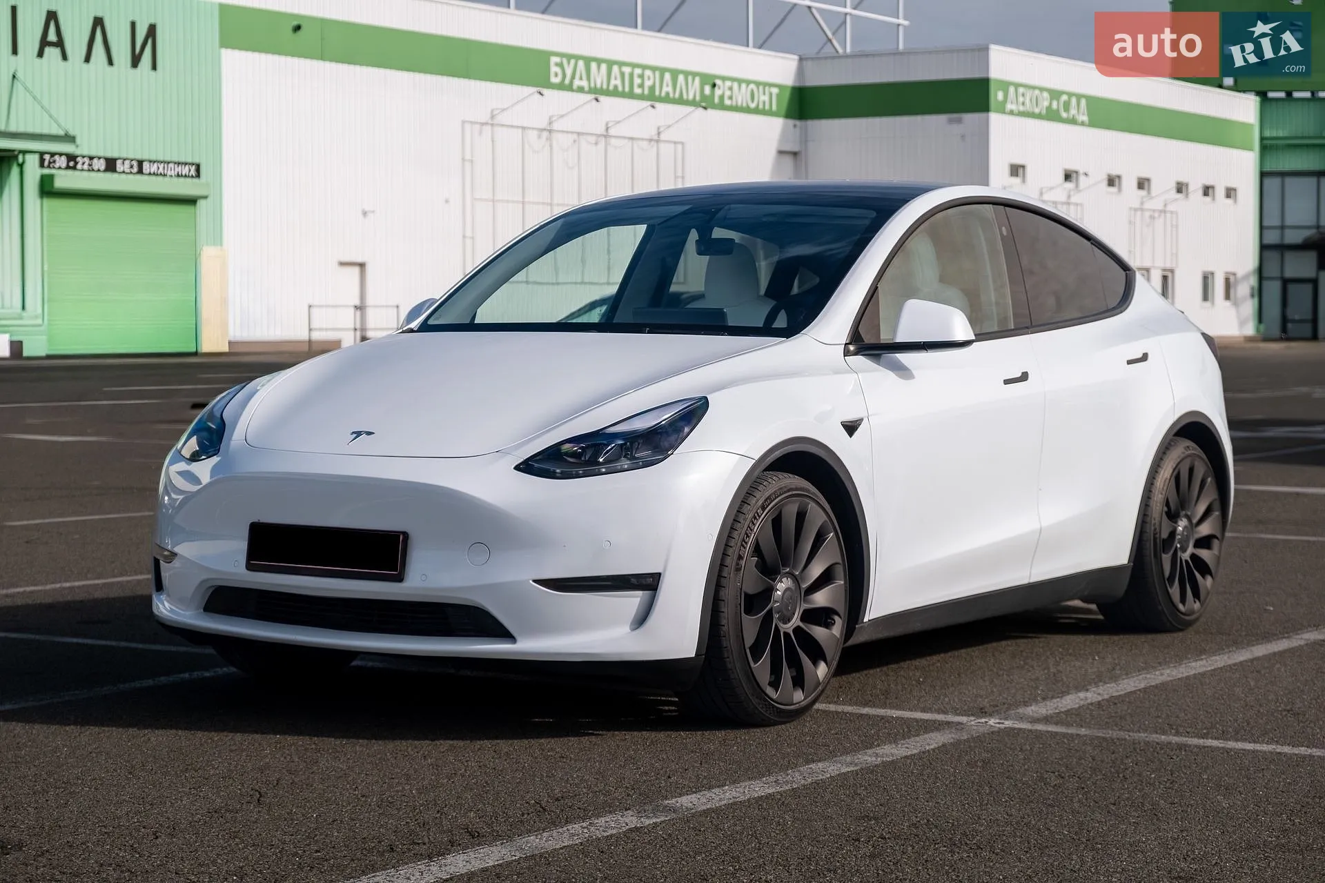 2022 Tesla Model Y - фото 1