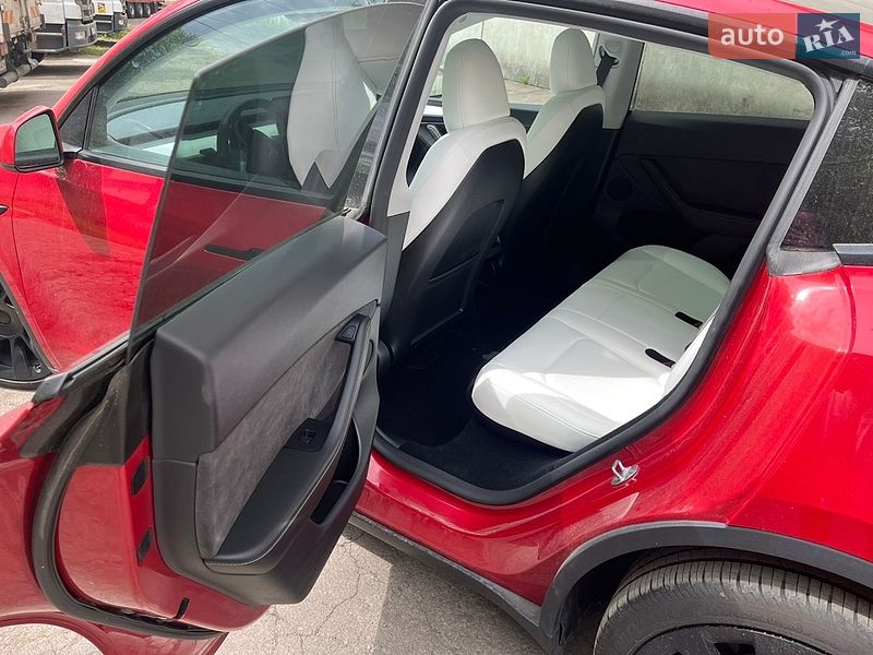 Позашляховик / Кросовер Tesla Model Y 2023 в Львові