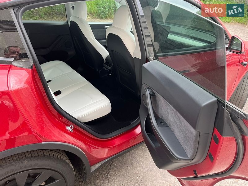 Позашляховик / Кросовер Tesla Model Y 2023 в Львові
