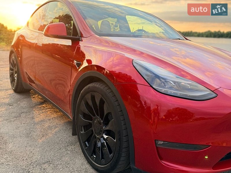 Позашляховик / Кросовер Tesla Model Y 2023 в Дніпрі