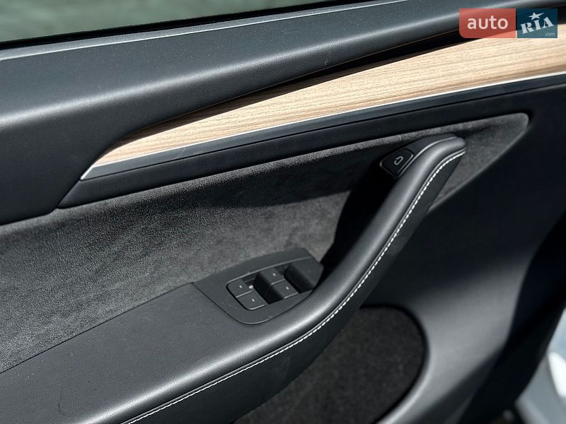 Позашляховик / Кросовер Tesla Model Y 2024 в Одесі
