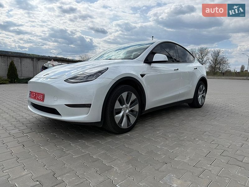 Tesla Model Y 2023