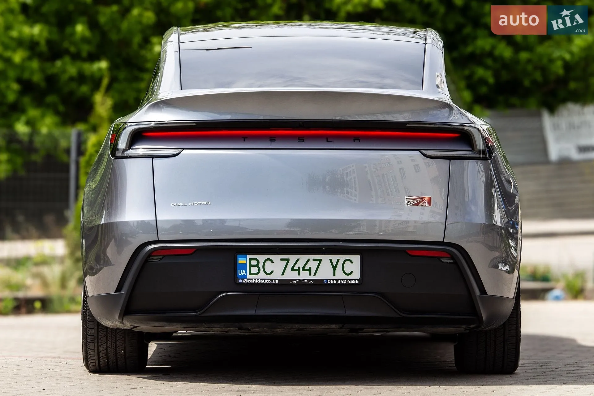 2025 Tesla Model Y - мініатюра 10