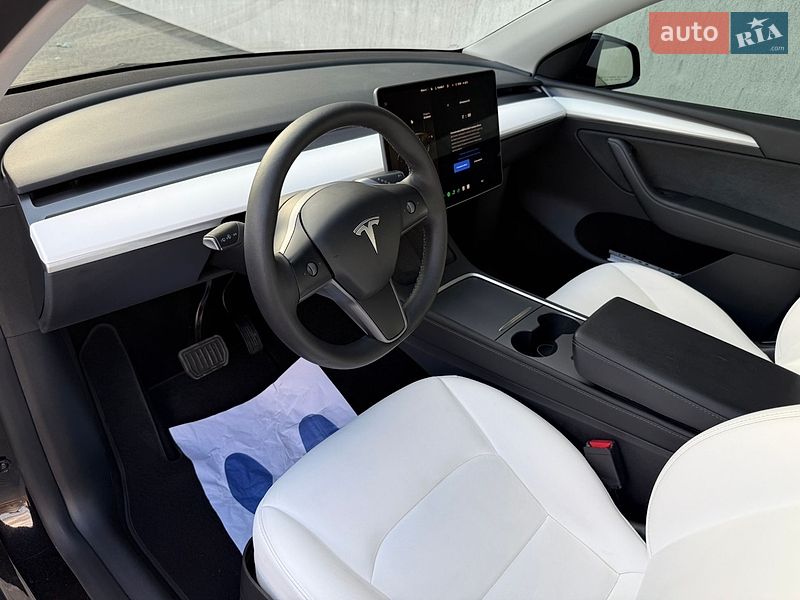 Позашляховик / Кросовер Tesla Model Y 2023 в Тернополі