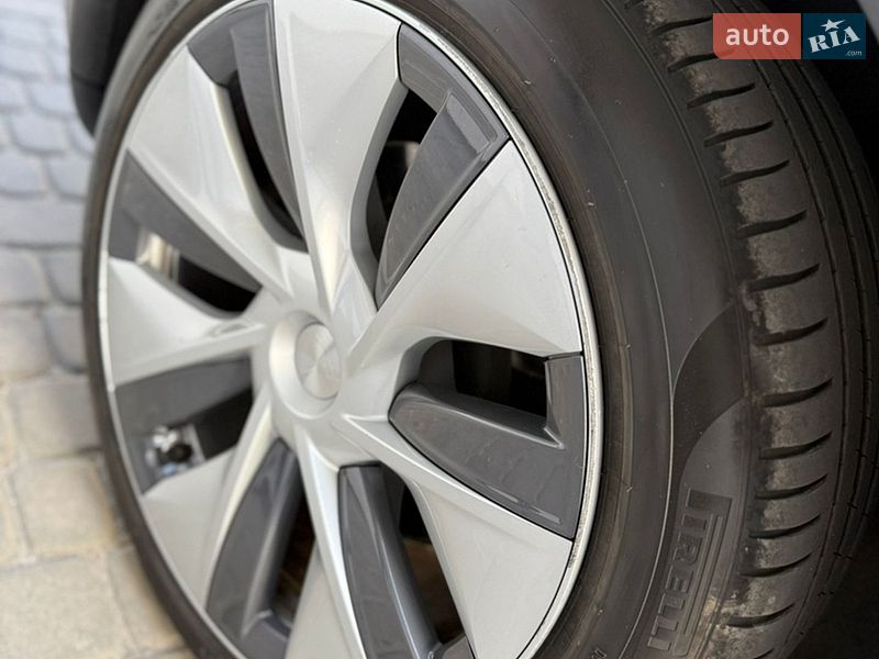 Позашляховик / Кросовер Tesla Model Y 2023 в Тернополі