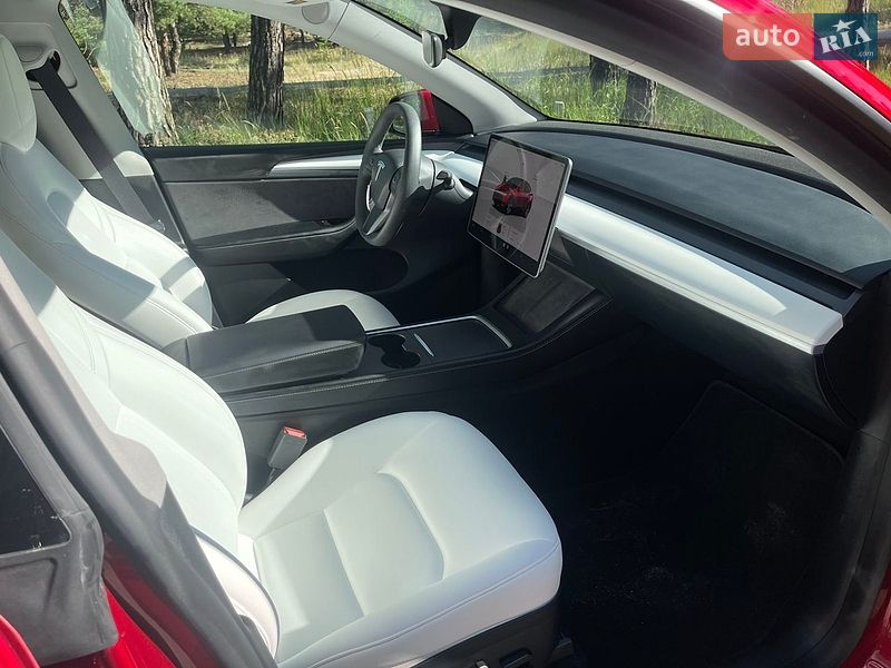 Внедорожник / Кроссовер Tesla Model Y 2024 в Киеве