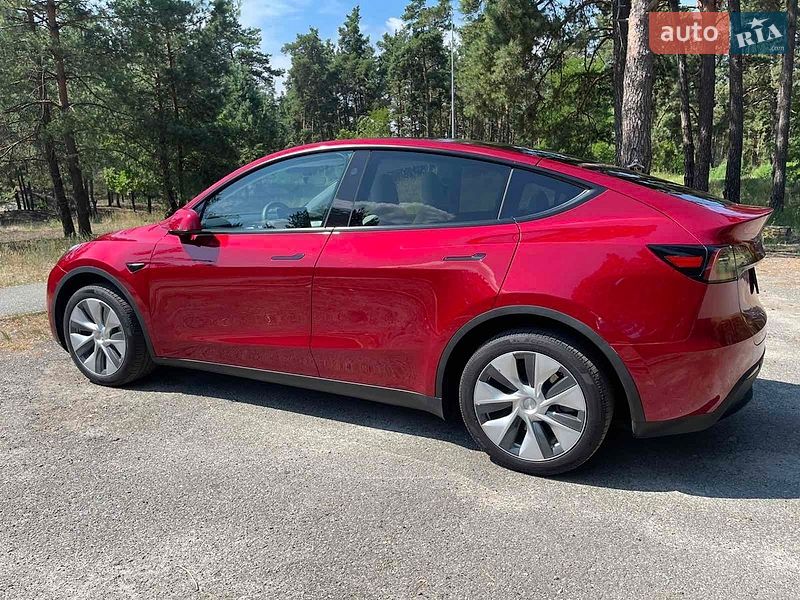 Внедорожник / Кроссовер Tesla Model Y 2024 в Киеве
