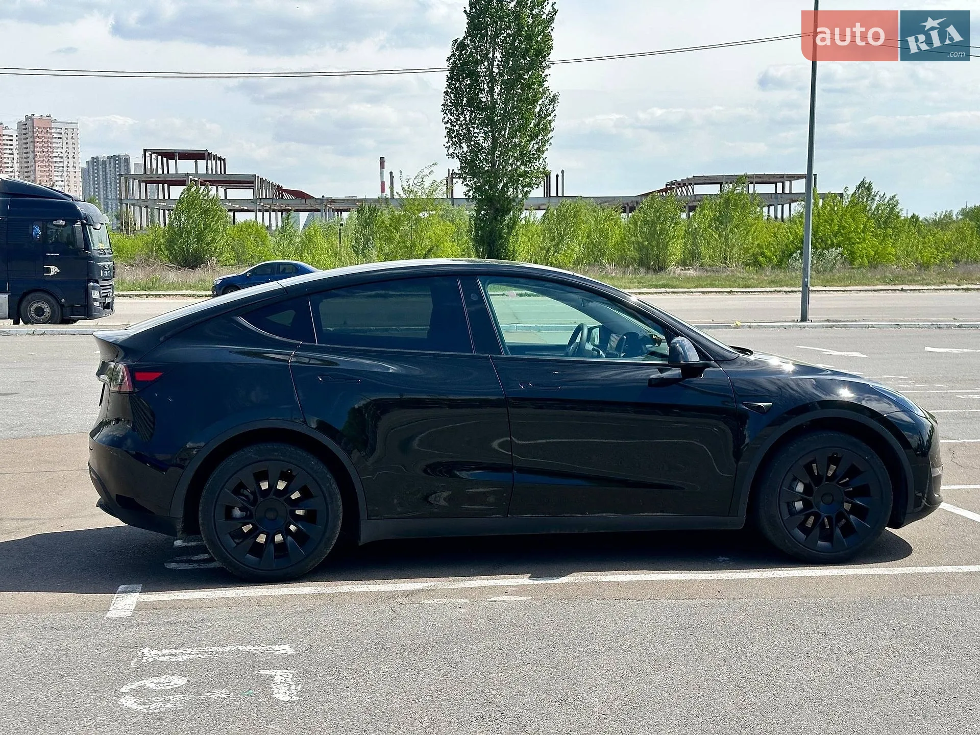 2024 Tesla Model Y - мініатюра 3