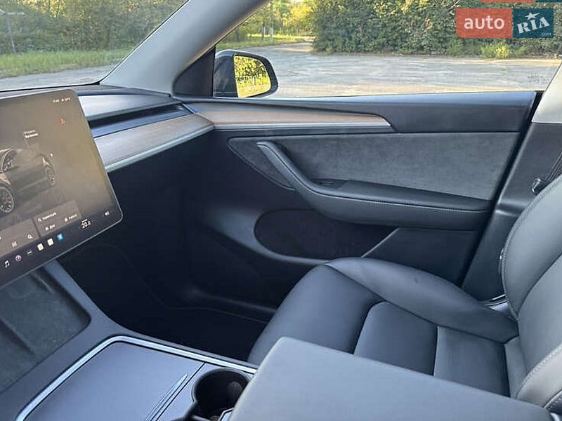 Позашляховик / Кросовер Tesla Model Y 2024 в Києві