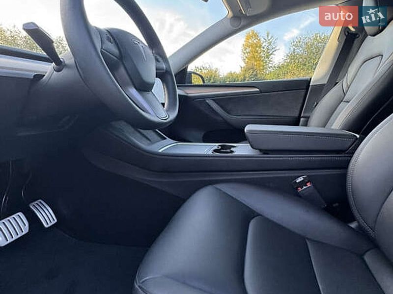 Позашляховик / Кросовер Tesla Model Y 2024 в Києві