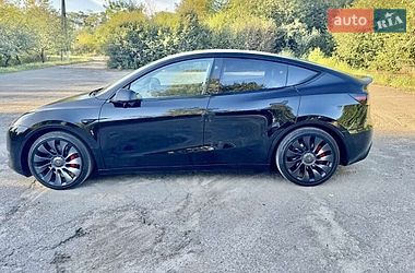 Позашляховик / Кросовер Tesla Model Y 2024 в Києві