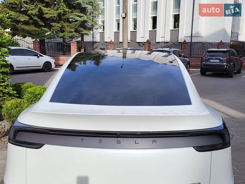 Внедорожник / Кроссовер Tesla Model Y 2025 в Ровно