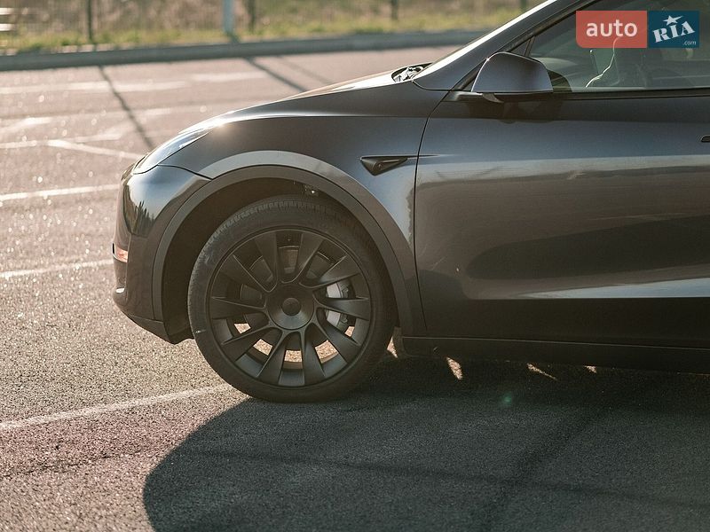 Внедорожник / Кроссовер Tesla Model Y 2024 в Ровно