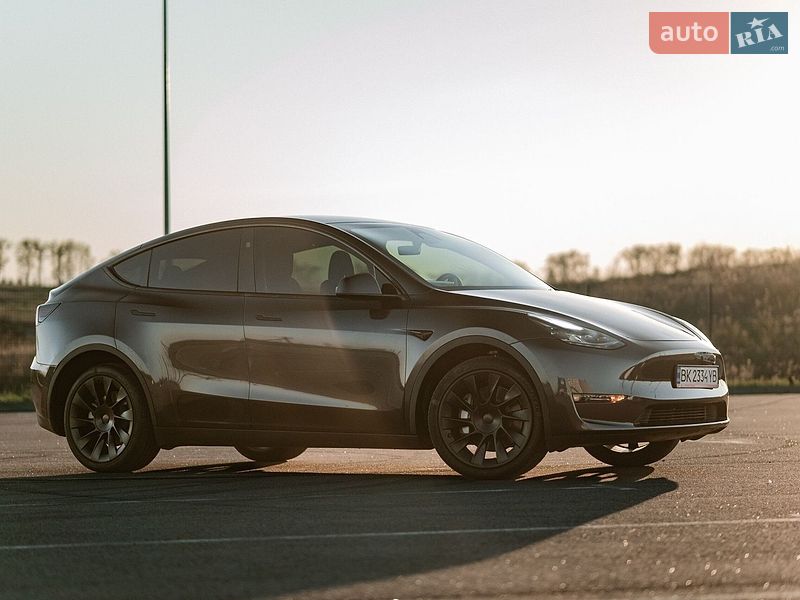 Внедорожник / Кроссовер Tesla Model Y 2024 в Ровно