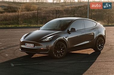 Внедорожник / Кроссовер Tesla Model Y 2024 в Ровно