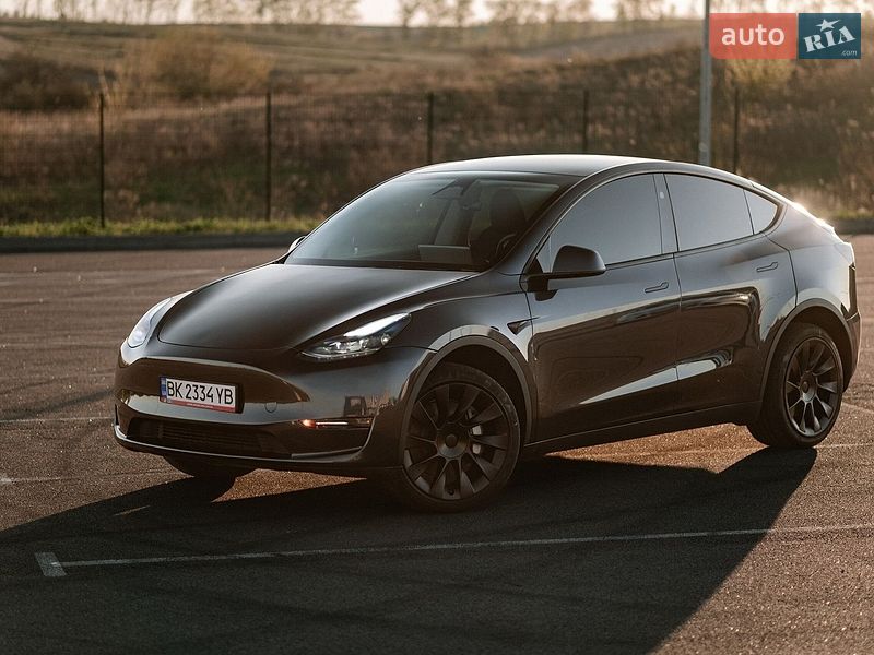 Внедорожник / Кроссовер Tesla Model Y 2024 в Ровно