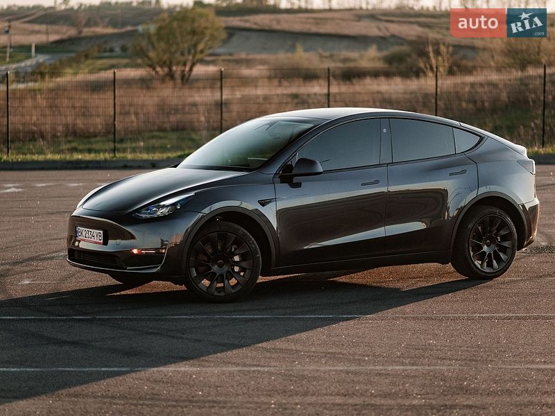 Внедорожник / Кроссовер Tesla Model Y 2024 в Ровно