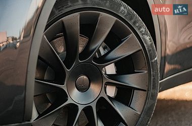 Внедорожник / Кроссовер Tesla Model Y 2024 в Ровно