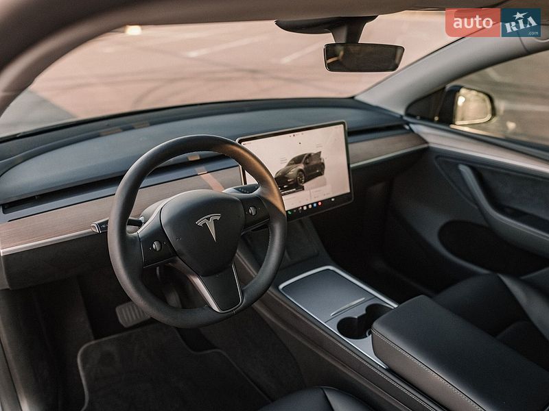 Внедорожник / Кроссовер Tesla Model Y 2024 в Ровно