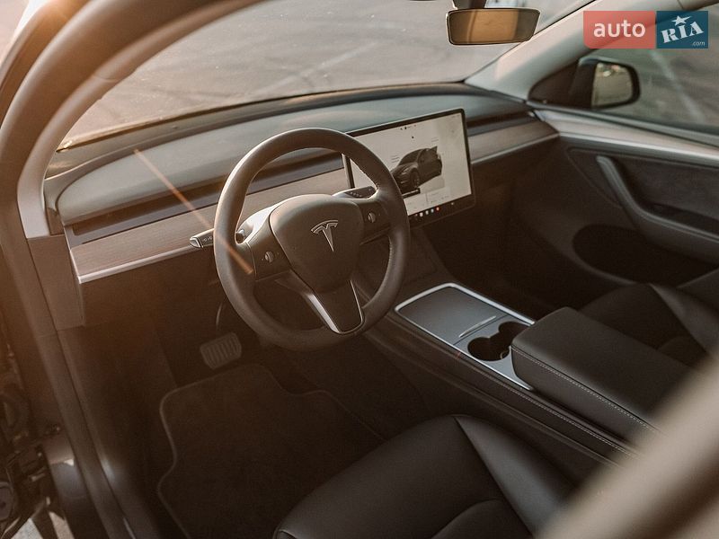 Внедорожник / Кроссовер Tesla Model Y 2024 в Ровно