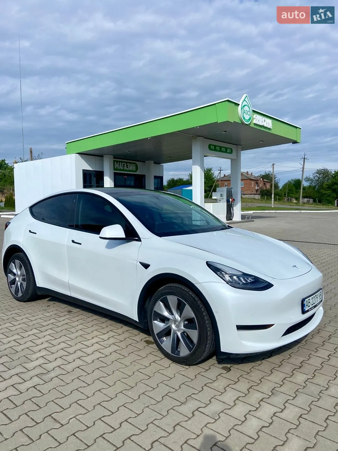 2022 Tesla Model Y - мініатюра 3