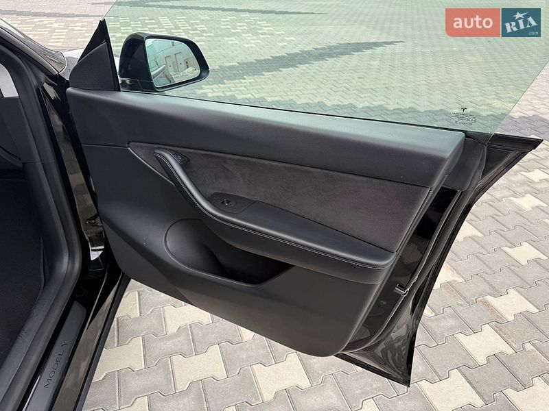 Внедорожник / Кроссовер Tesla Model Y 2021 в Львове