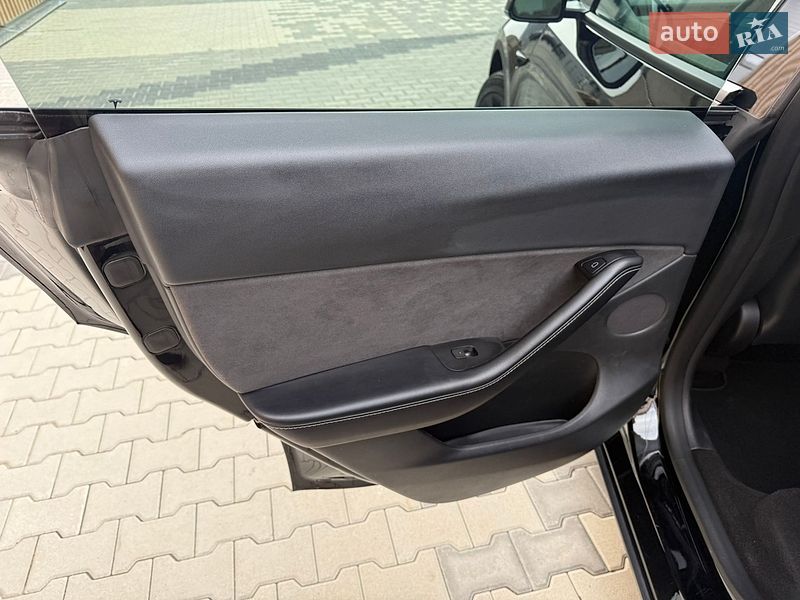 Внедорожник / Кроссовер Tesla Model Y 2021 в Львове