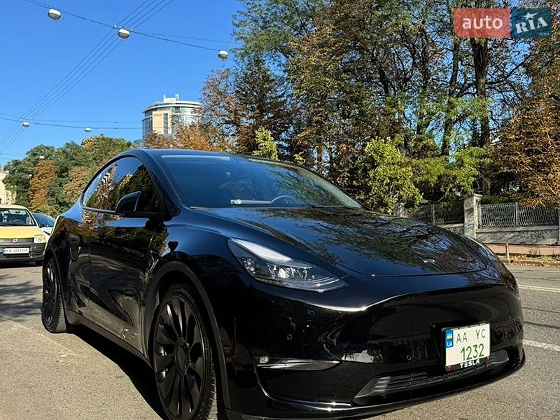Внедорожник / Кроссовер Tesla Model Y 2022 в Киеве