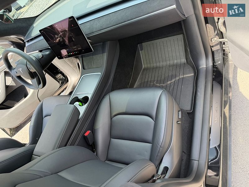 Позашляховик / Кросовер Tesla Model Y 2025 в Дніпрі