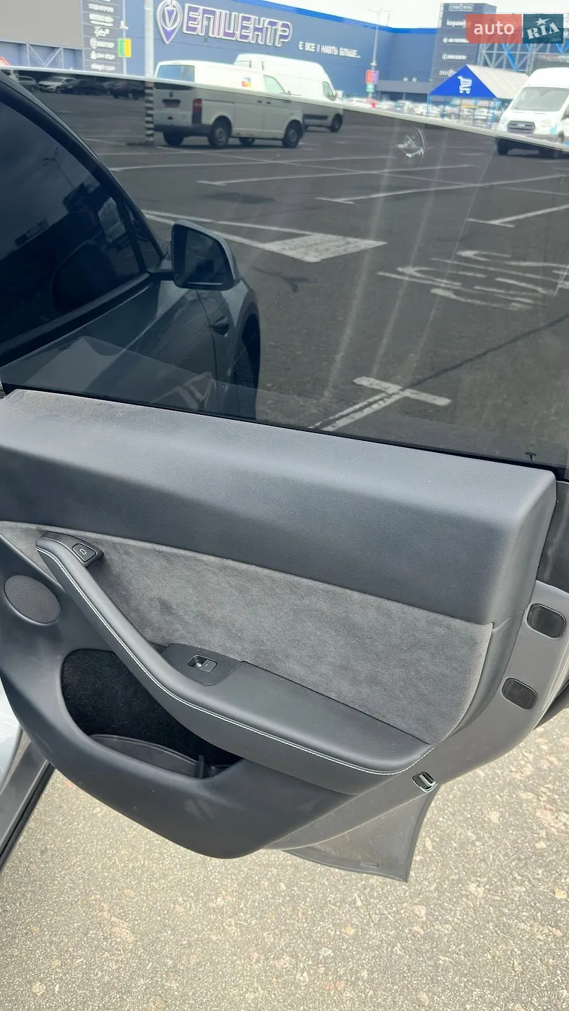 2024 Tesla Model Y - мініатюра 23