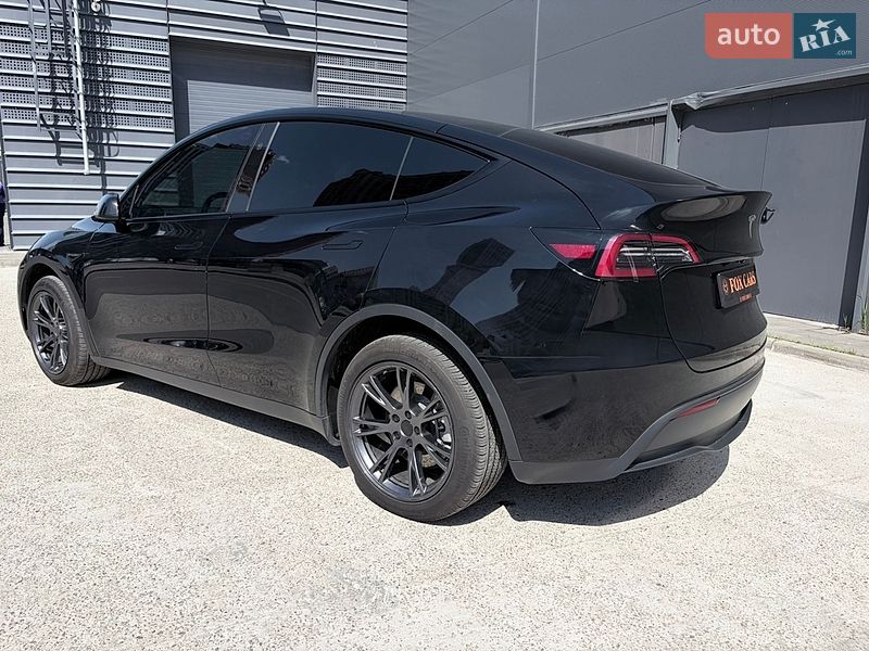 Позашляховик / Кросовер Tesla Model Y 2025 в Києві