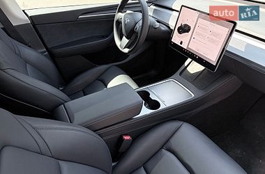 Позашляховик / Кросовер Tesla Model Y 2025 в Києві