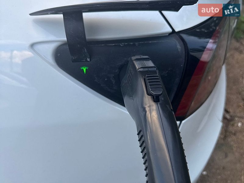 Позашляховик / Кросовер Tesla Model Y 2021 в Києві