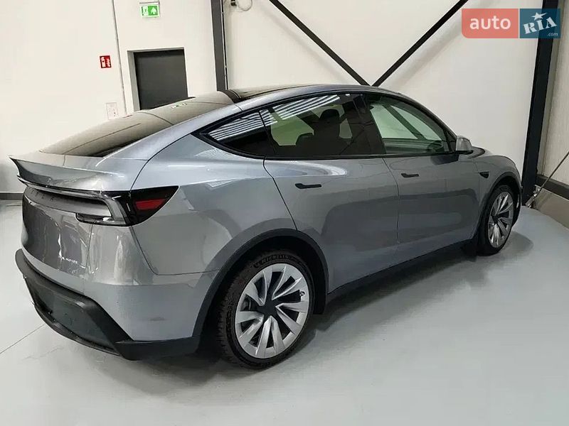 Позашляховик / Кросовер Tesla Model Y 2025 в Києві