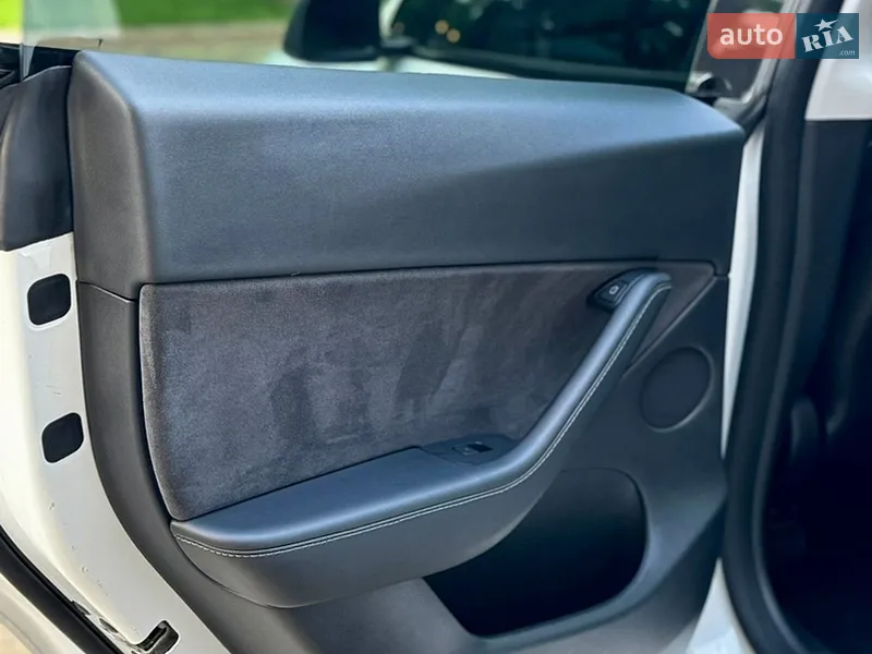 Tesla Model Y 2021 VIN 5YJYGDEE9MF209321 фото оголошення 11 з 59