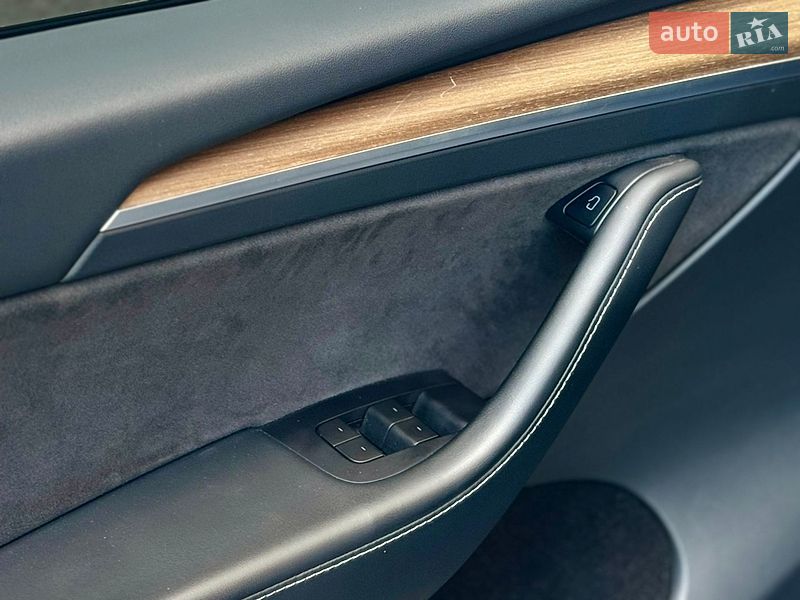 Позашляховик / Кросовер Tesla Model Y 2023 в Харкові