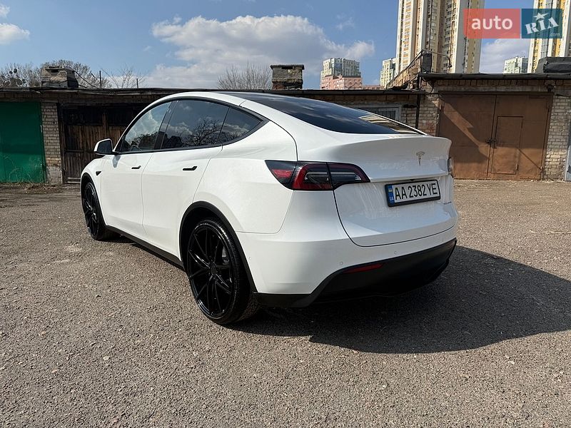 Позашляховик / Кросовер Tesla Model Y 2021 в Києві