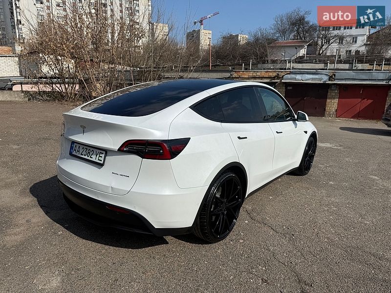 Позашляховик / Кросовер Tesla Model Y 2021 в Києві