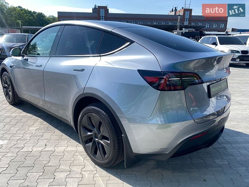 Внедорожник / Кроссовер Tesla Model Y 2024 в Киеве