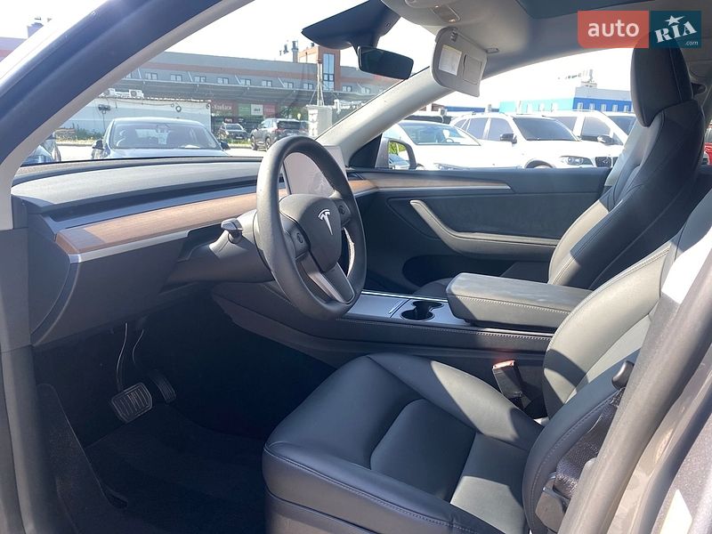 Внедорожник / Кроссовер Tesla Model Y 2024 в Киеве