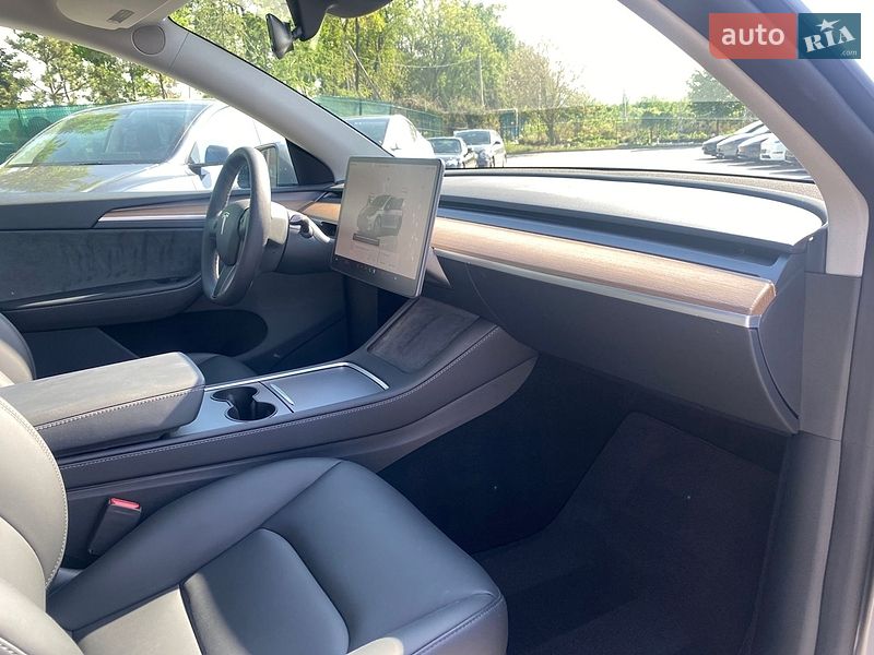 Внедорожник / Кроссовер Tesla Model Y 2024 в Киеве