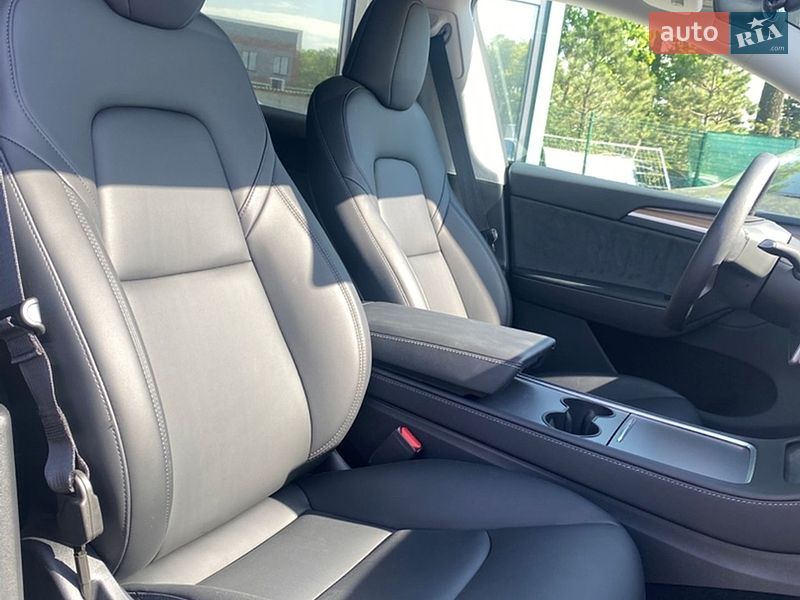 Внедорожник / Кроссовер Tesla Model Y 2024 в Киеве