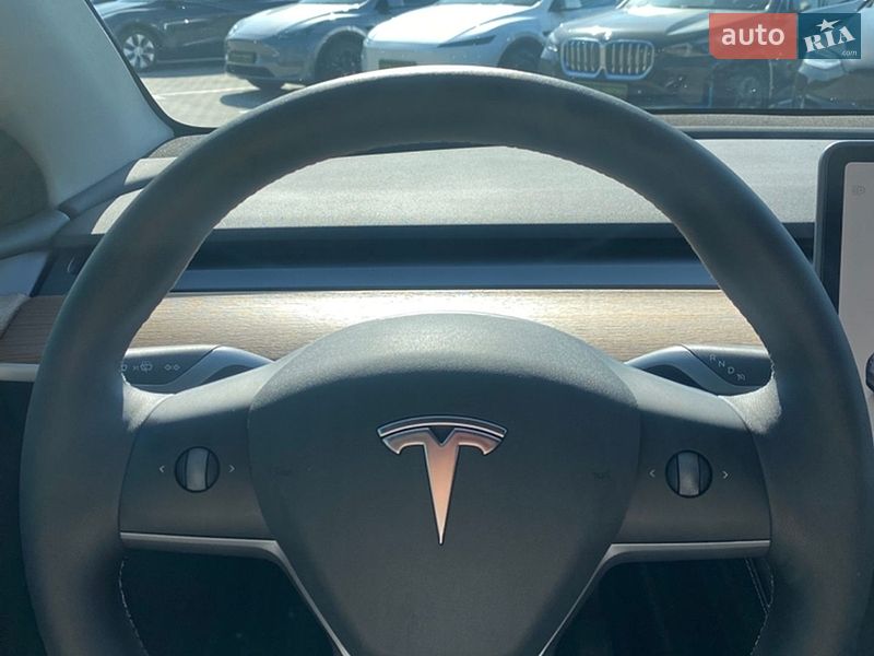 Внедорожник / Кроссовер Tesla Model Y 2024 в Киеве