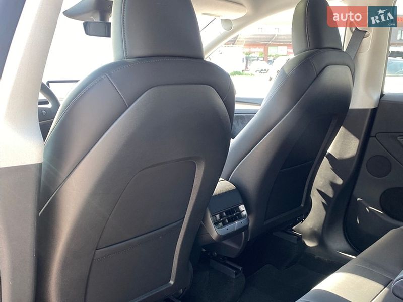Внедорожник / Кроссовер Tesla Model Y 2024 в Киеве