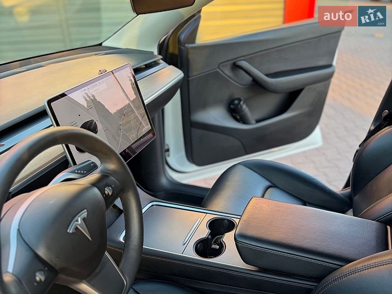 Внедорожник / Кроссовер Tesla Model Y 2021 в Черновцах