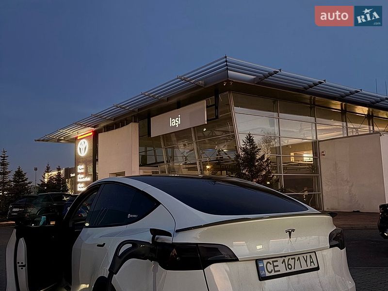 Внедорожник / Кроссовер Tesla Model Y 2021 в Черновцах